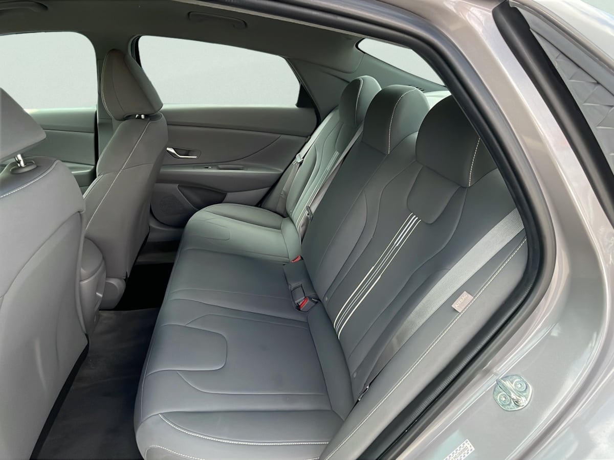 Photo 21 of this Hyundai Elantra Hybrid