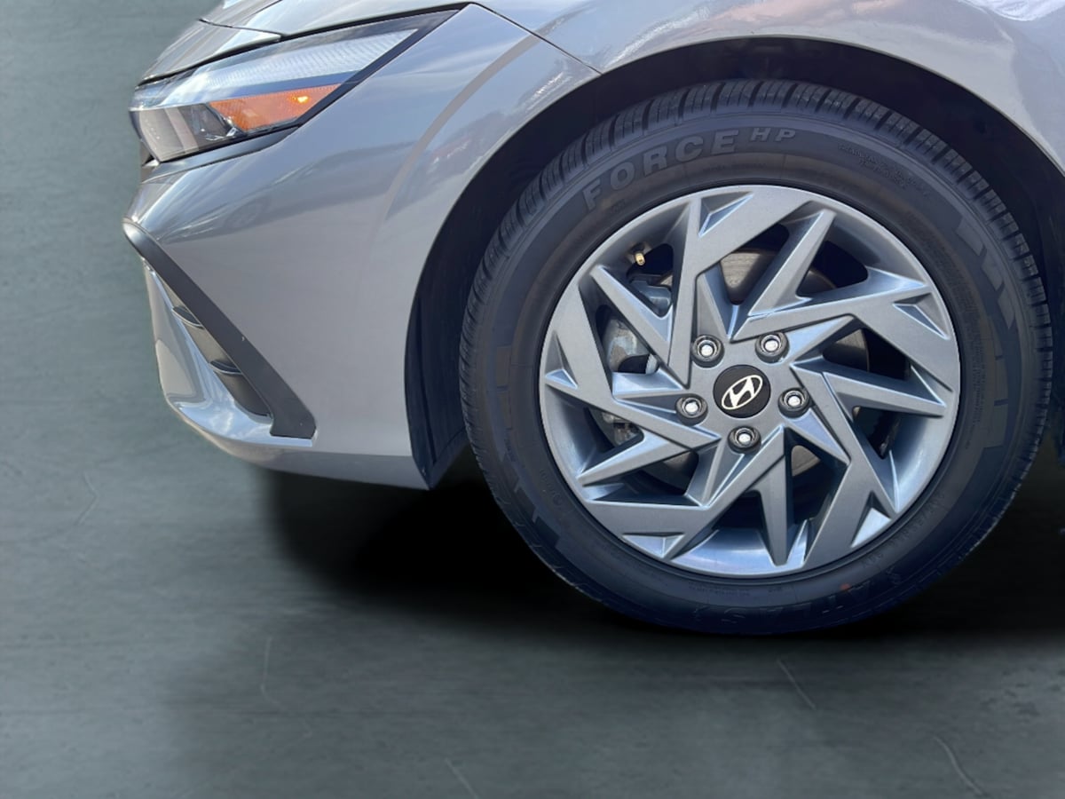 Photo 23 of this Hyundai Elantra Hybrid
