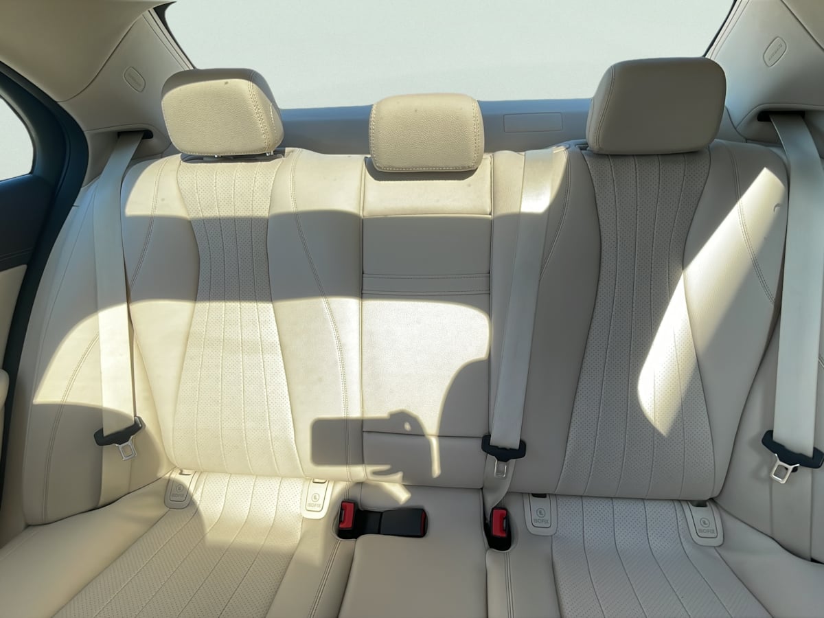 Photo 15 of this Mercedes-Benz E 300