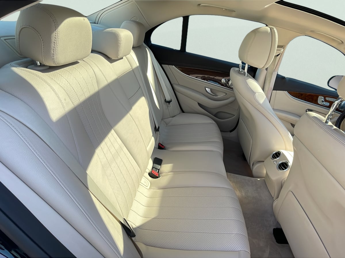 Photo 18 of this Mercedes-Benz E 300