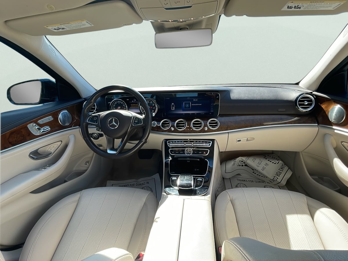Photo 19 of this Mercedes-Benz E 300