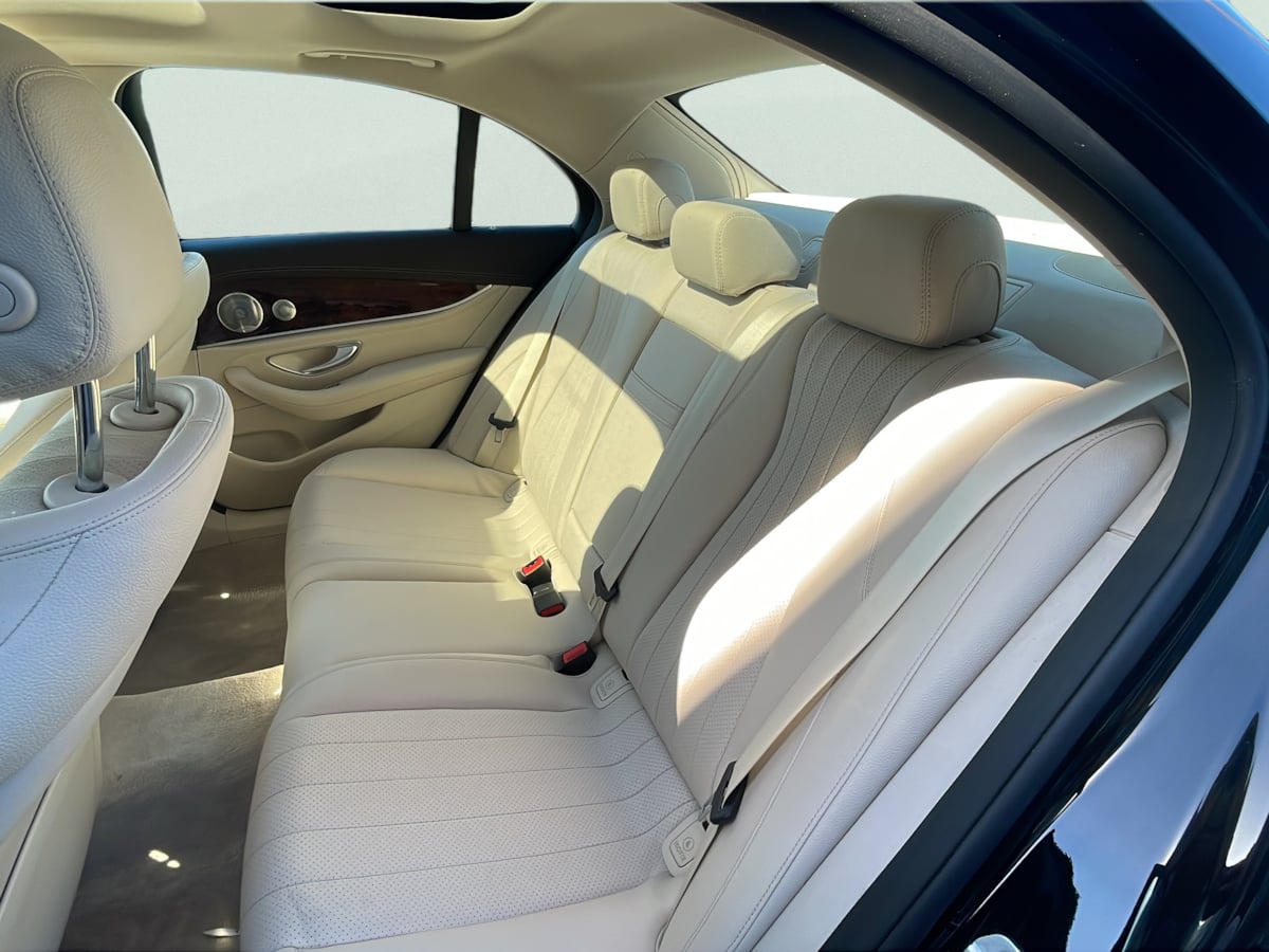 Photo 22 of this Mercedes-Benz E 300