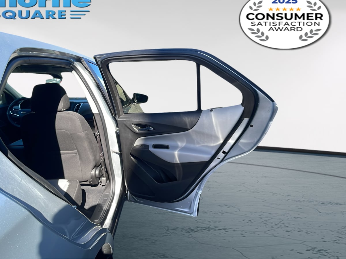 Photo 16 of this Chevrolet Equinox