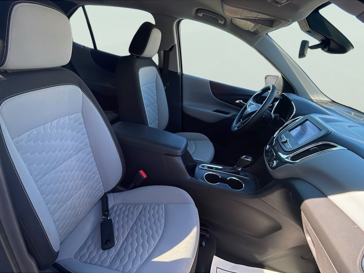Photo 17 of this Chevrolet Equinox