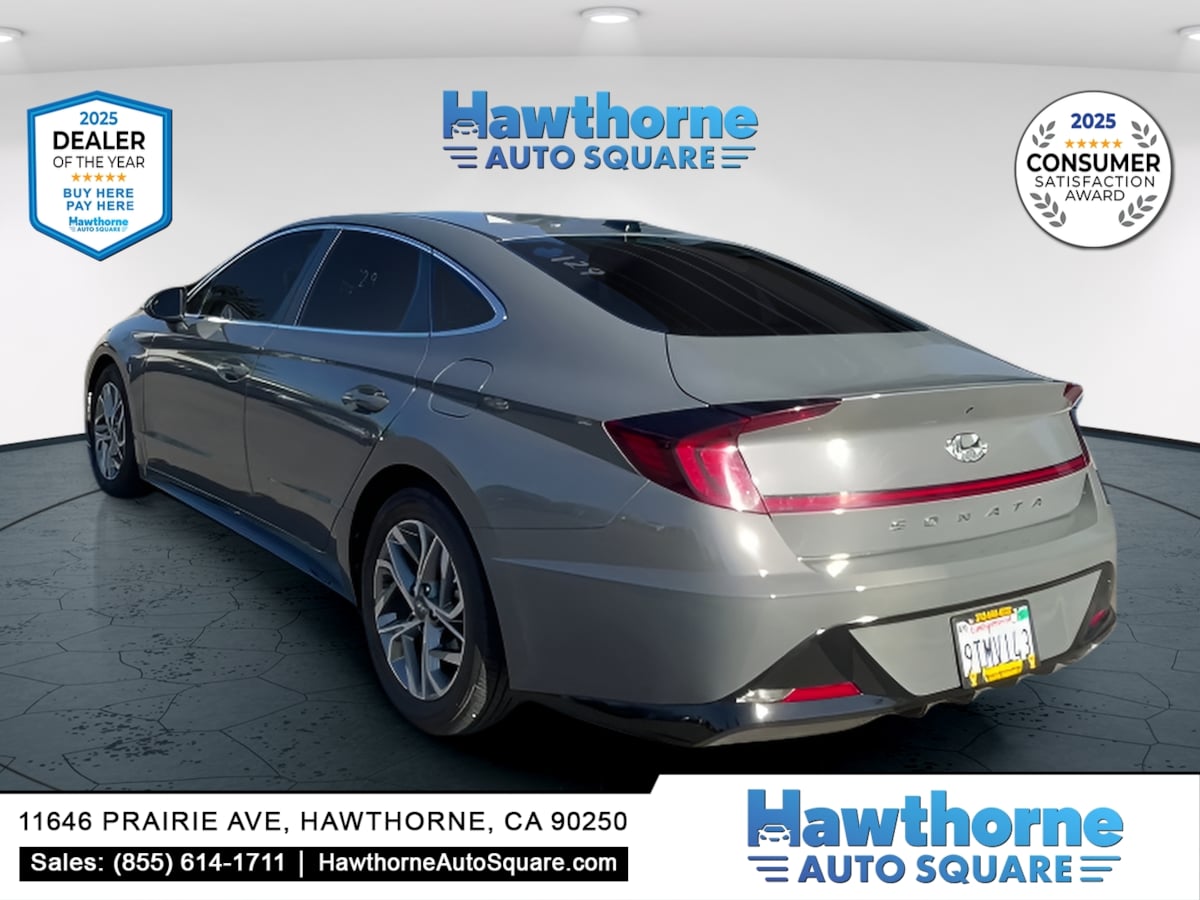 Photo 4 of this Hyundai Sonata