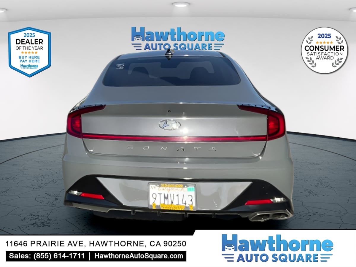 Photo 5 of this Hyundai Sonata