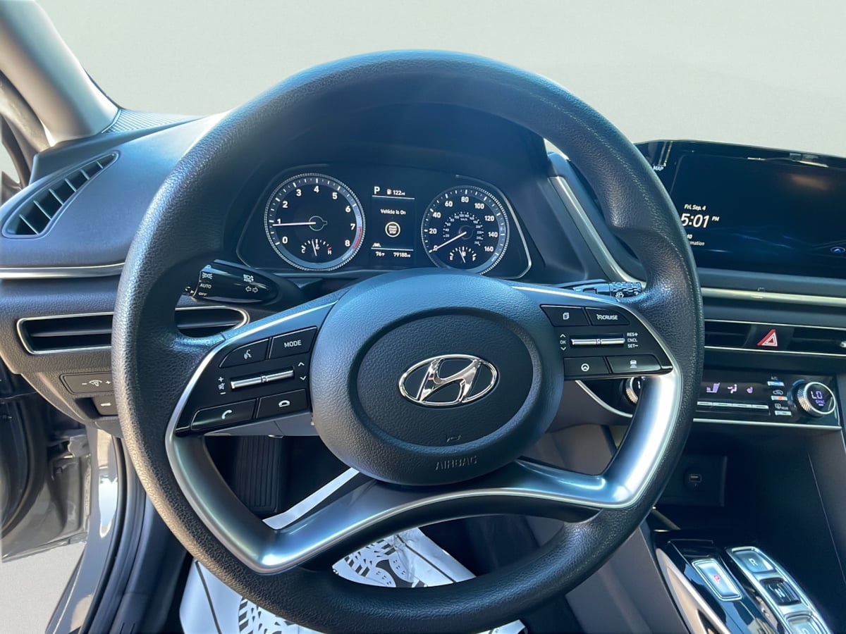 Photo 11 of this Hyundai Sonata