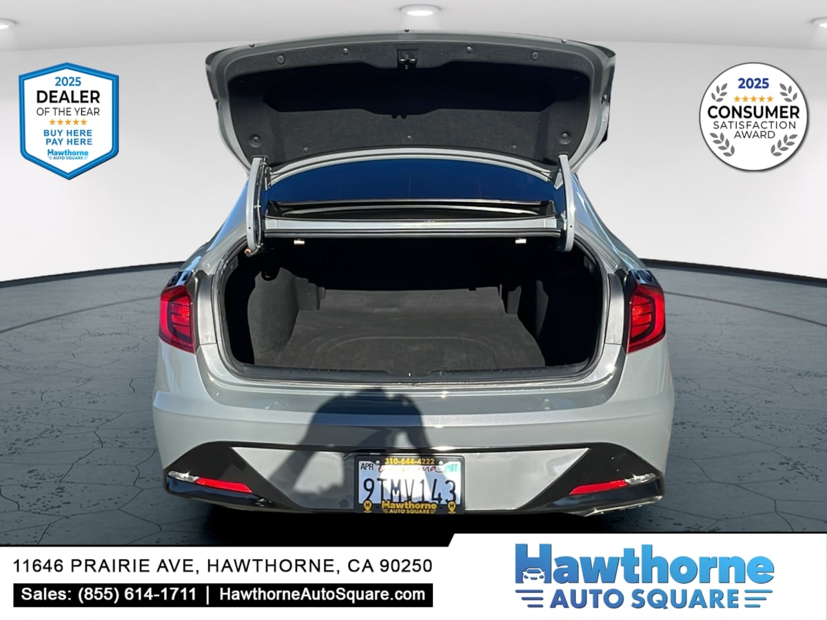 Photo 14 of this Hyundai Sonata