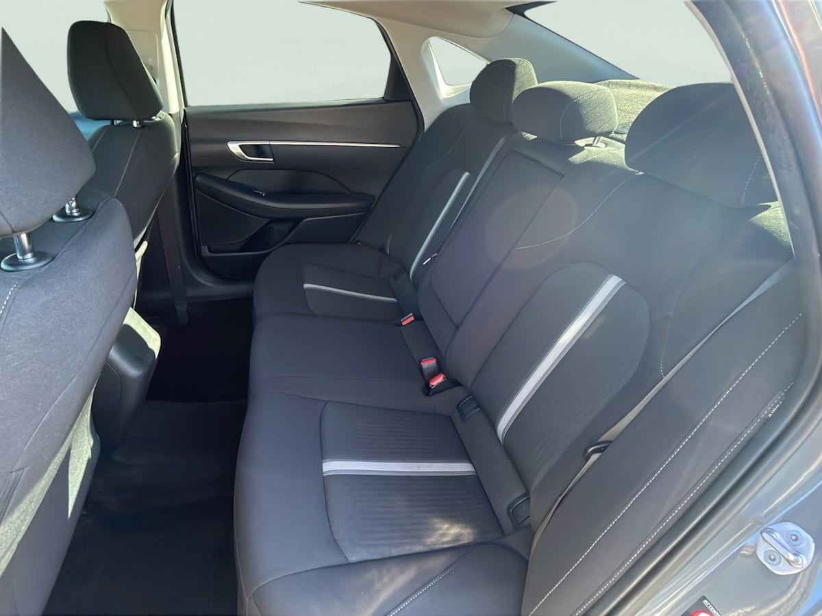 Photo 21 of this Hyundai Sonata