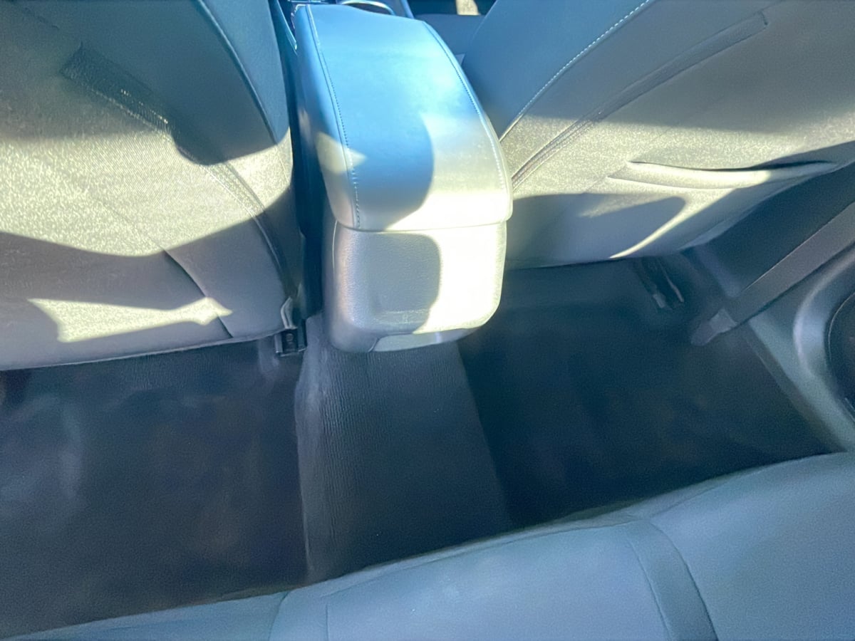 Photo 22 of this Hyundai Sonata
