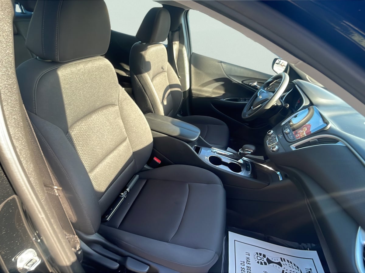 Photo 17 of this Chevrolet Malibu