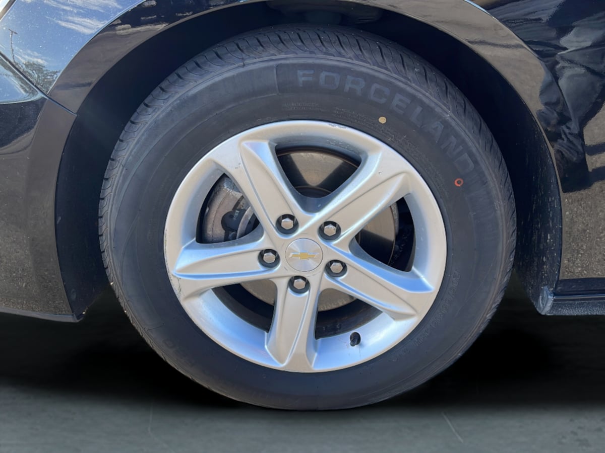 Photo 23 of this Chevrolet Malibu