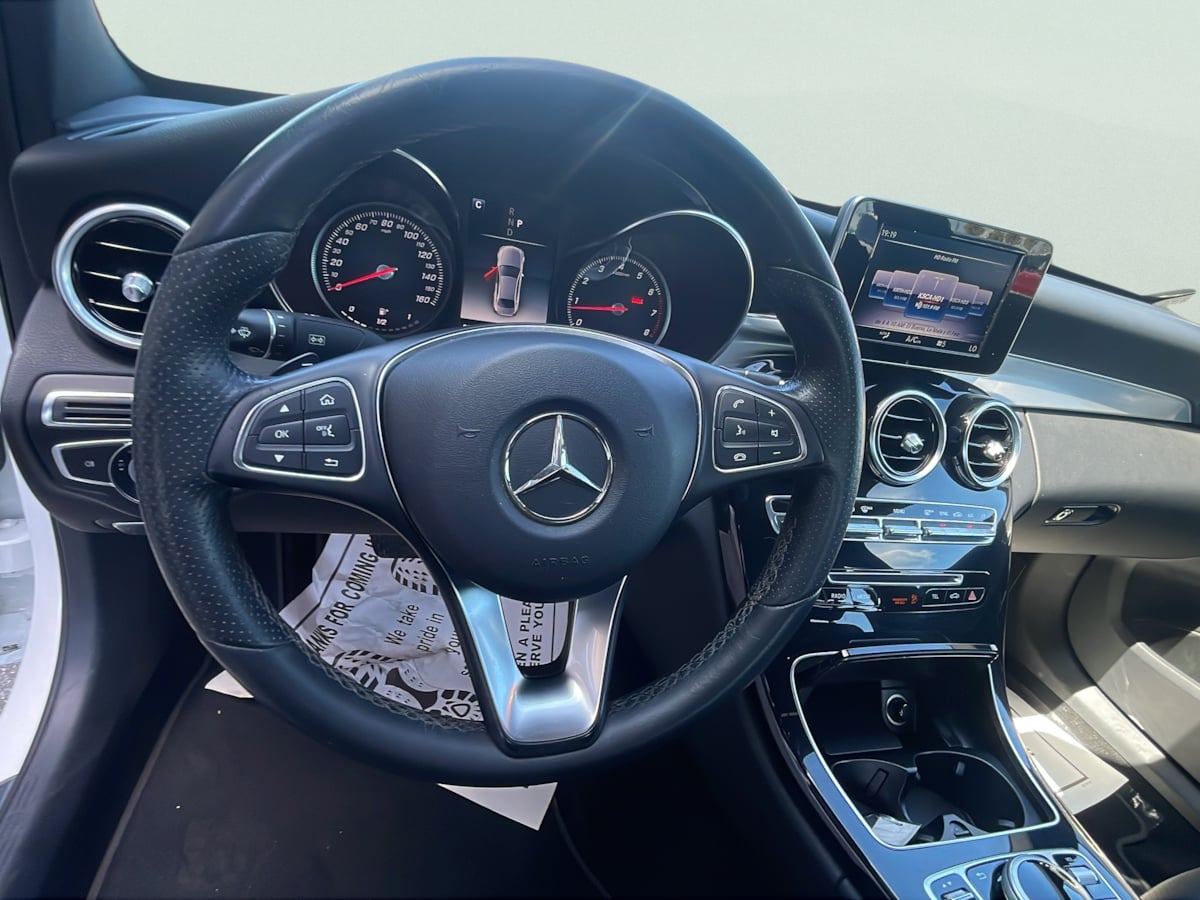Photo 11 of this Mercedes-Benz C 300