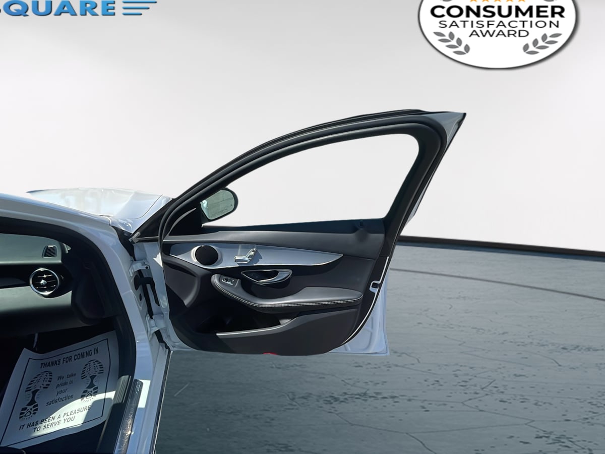 Photo 13 of this Mercedes-Benz C 300