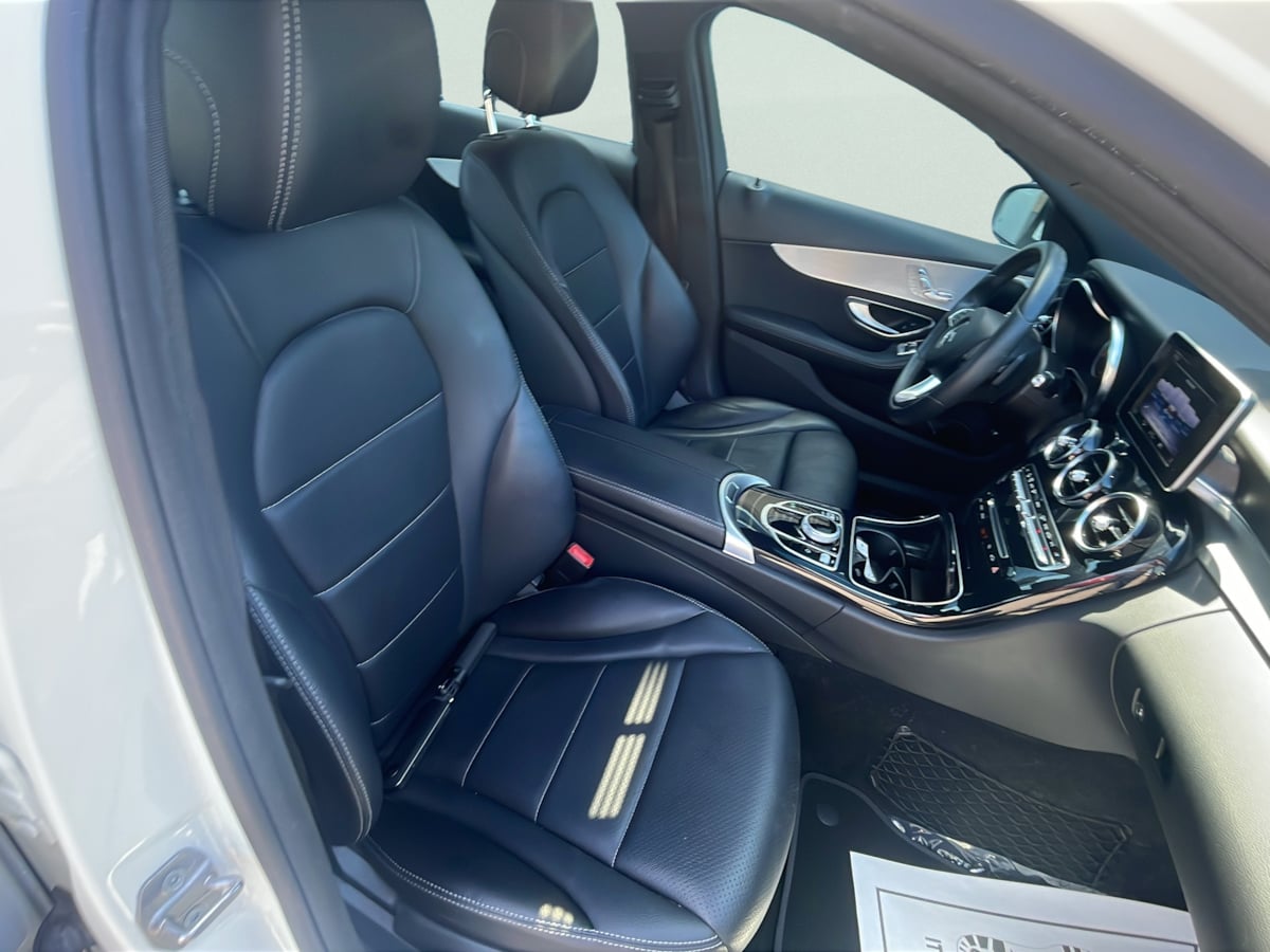 Photo 16 of this Mercedes-Benz C 300