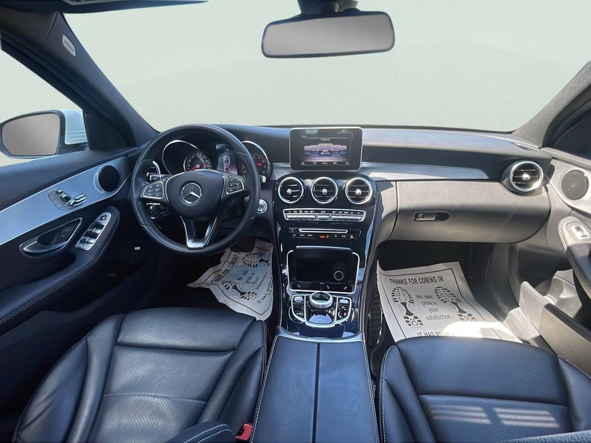 Photo 18 of this Mercedes-Benz C 300