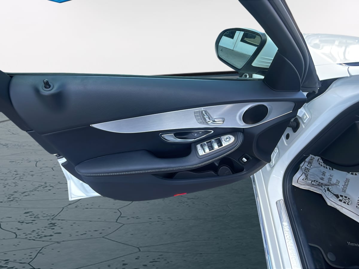Photo 19 of this Mercedes-Benz C 300