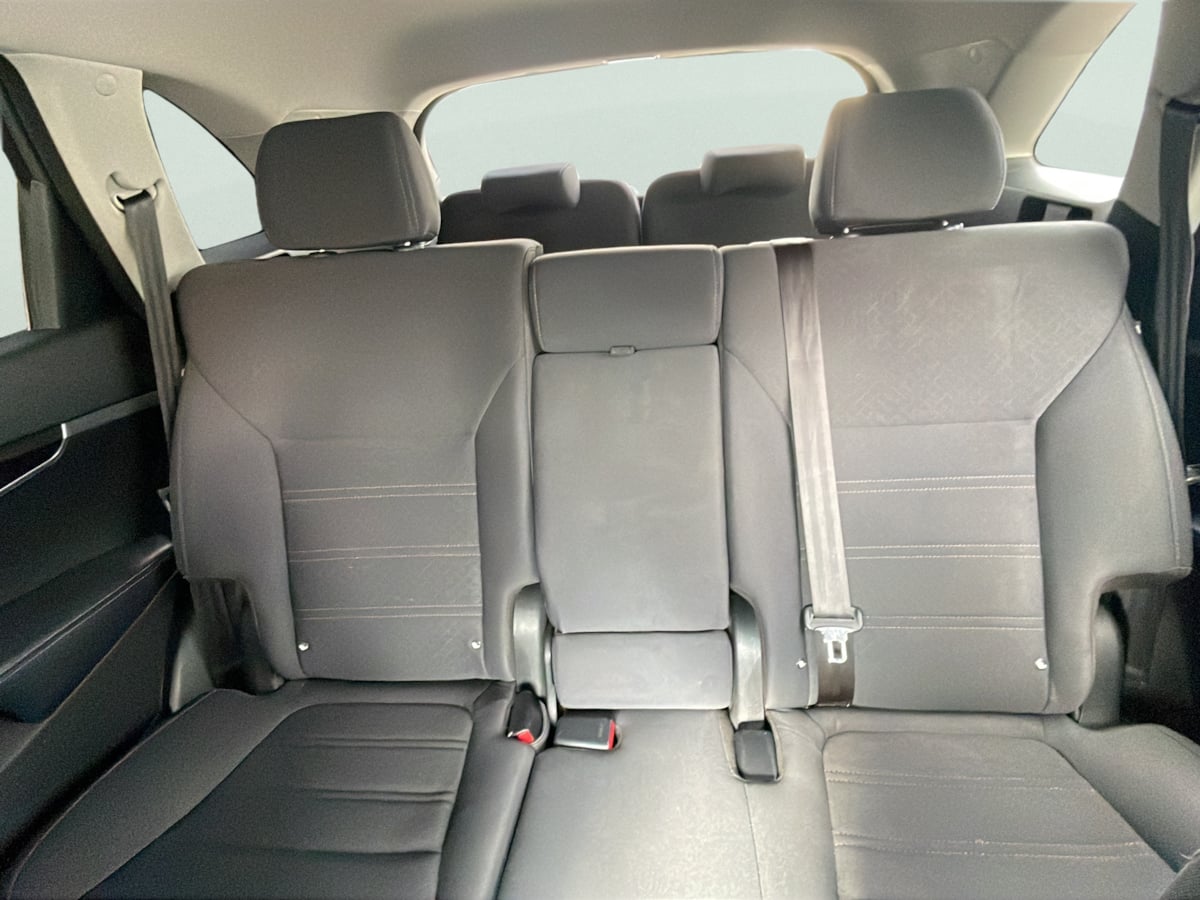 Photo 13 of this Kia Sorento