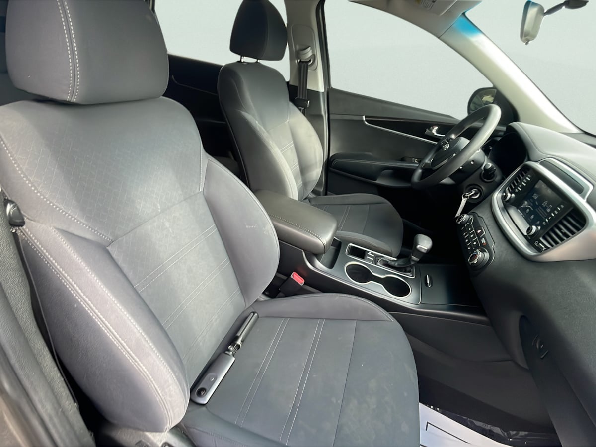 Photo 14 of this Kia Sorento