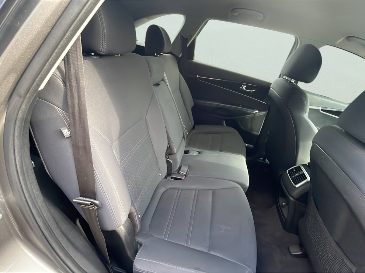 Photo 15 of this Kia Sorento