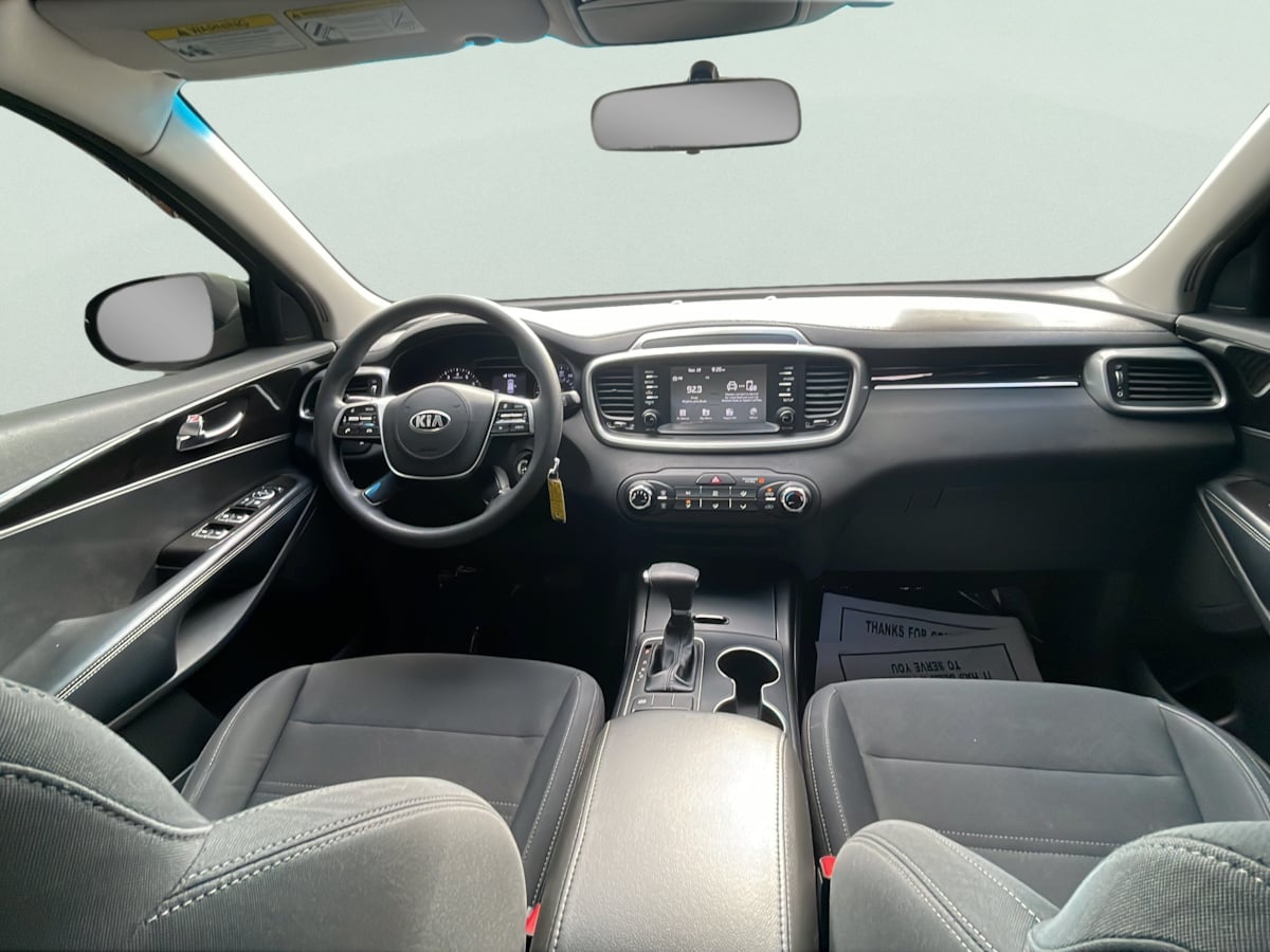Photo 16 of this Kia Sorento