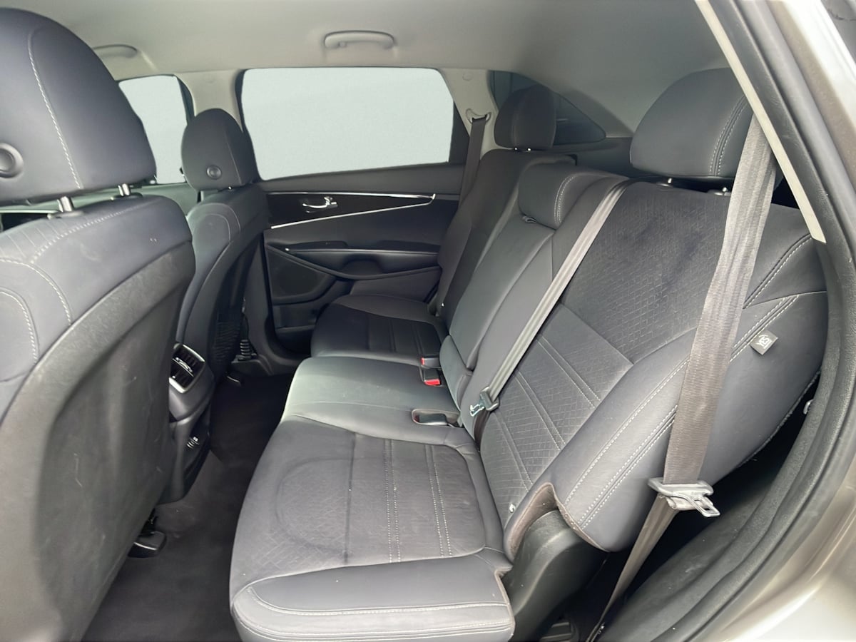 Photo 17 of this Kia Sorento
