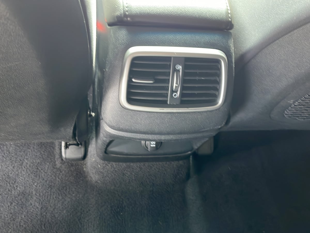 Photo 18 of this Kia Sorento