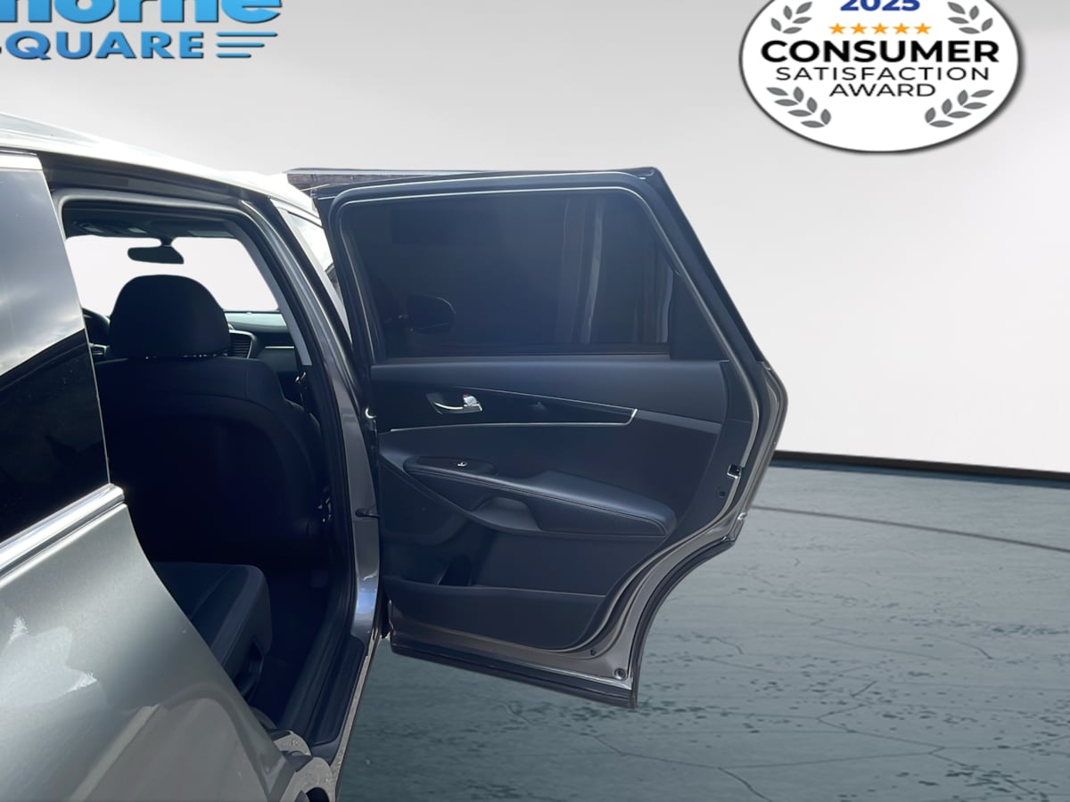 Photo 21 of this Kia Sorento