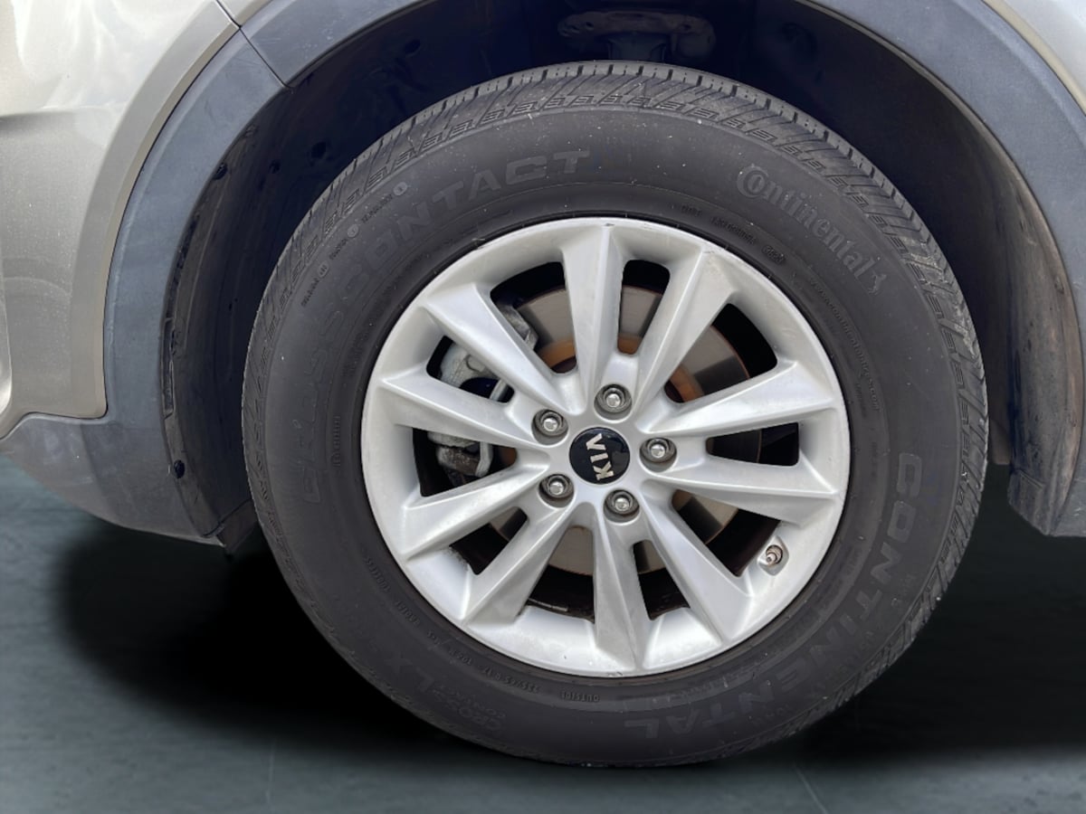 Photo 24 of this Kia Sorento