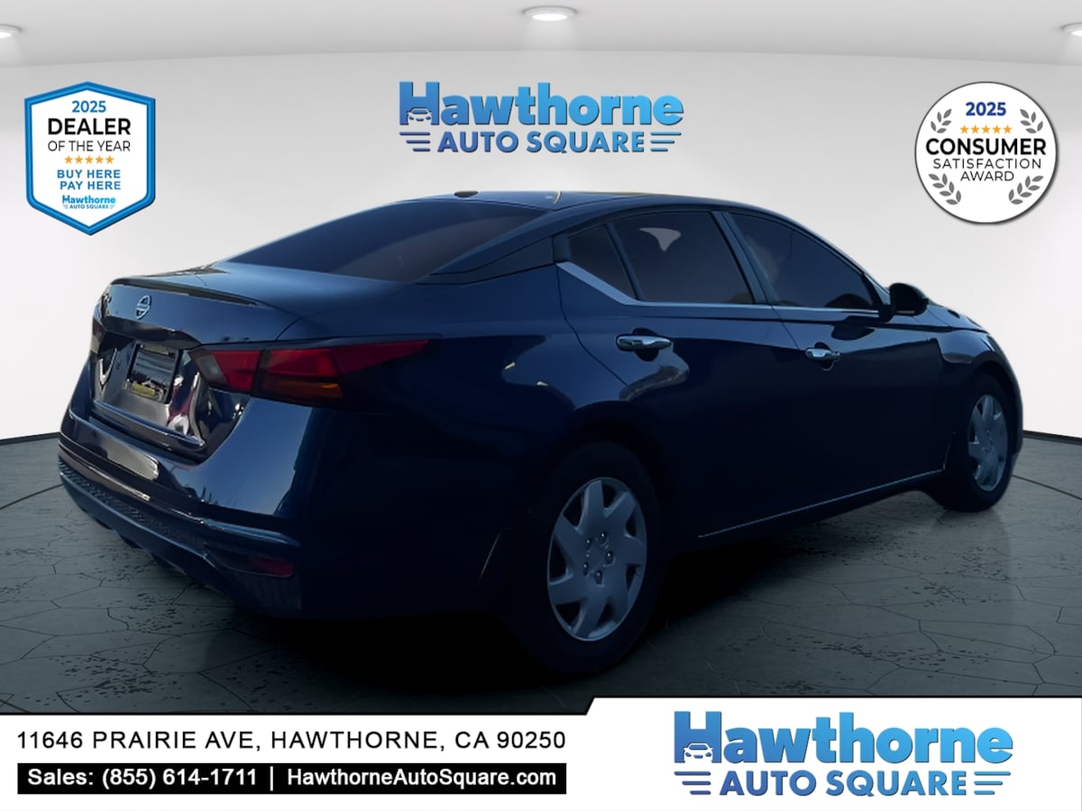 Photo 5 of this Nissan Altima