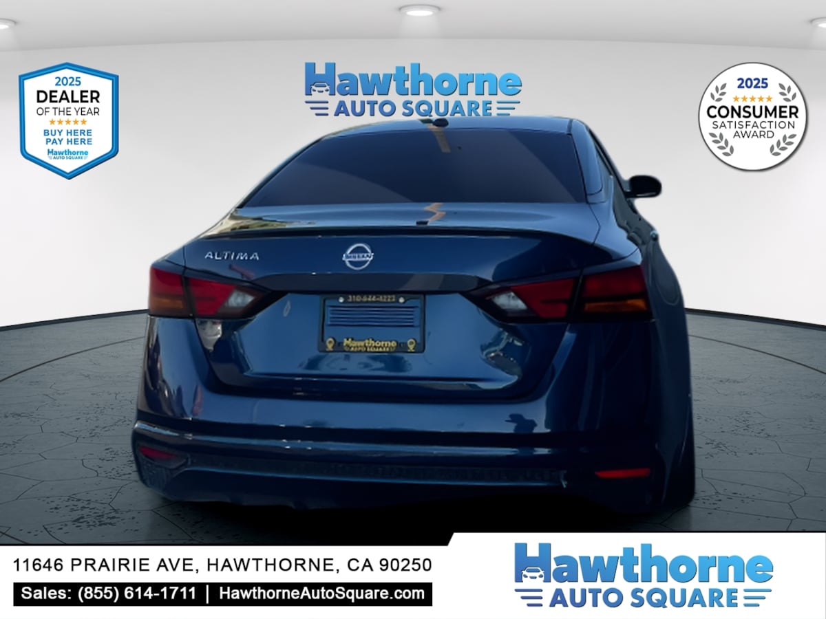 Photo 6 of this Nissan Altima