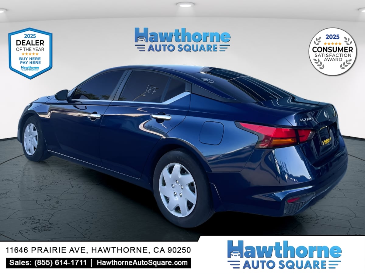 Photo 7 of this Nissan Altima
