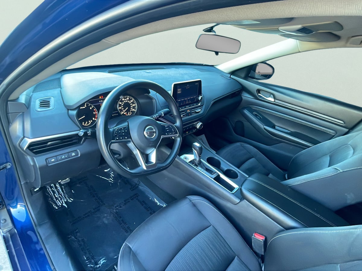 Photo 9 of this Nissan Altima