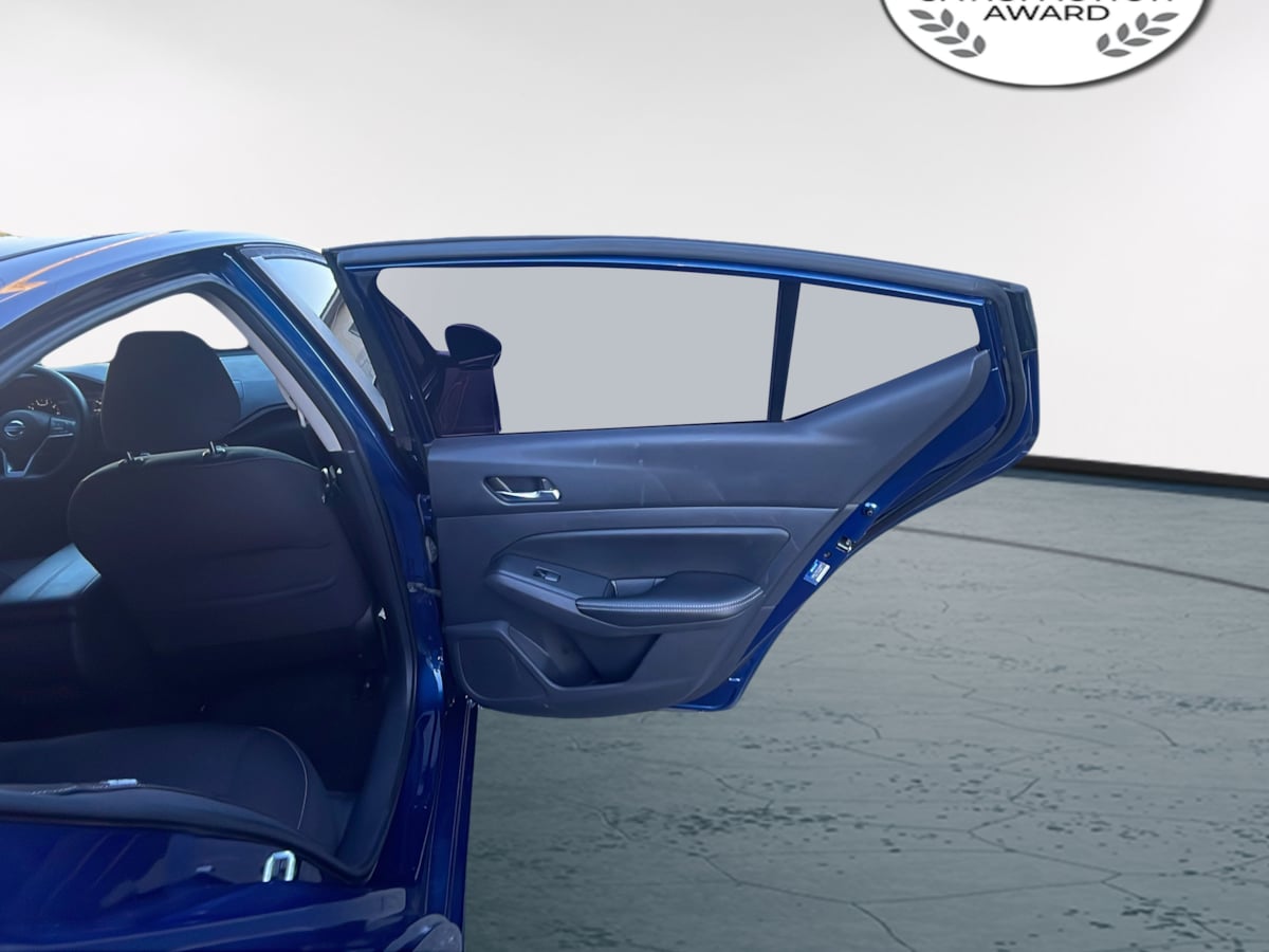 Photo 16 of this Nissan Altima