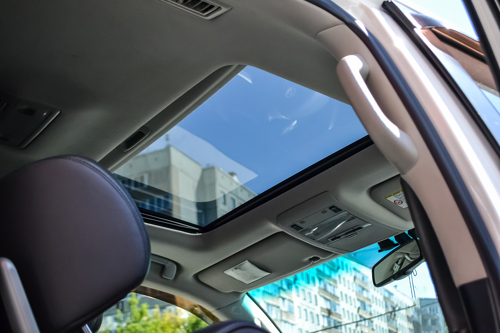 Sunroof vs. Moonroof: What’s the Difference?