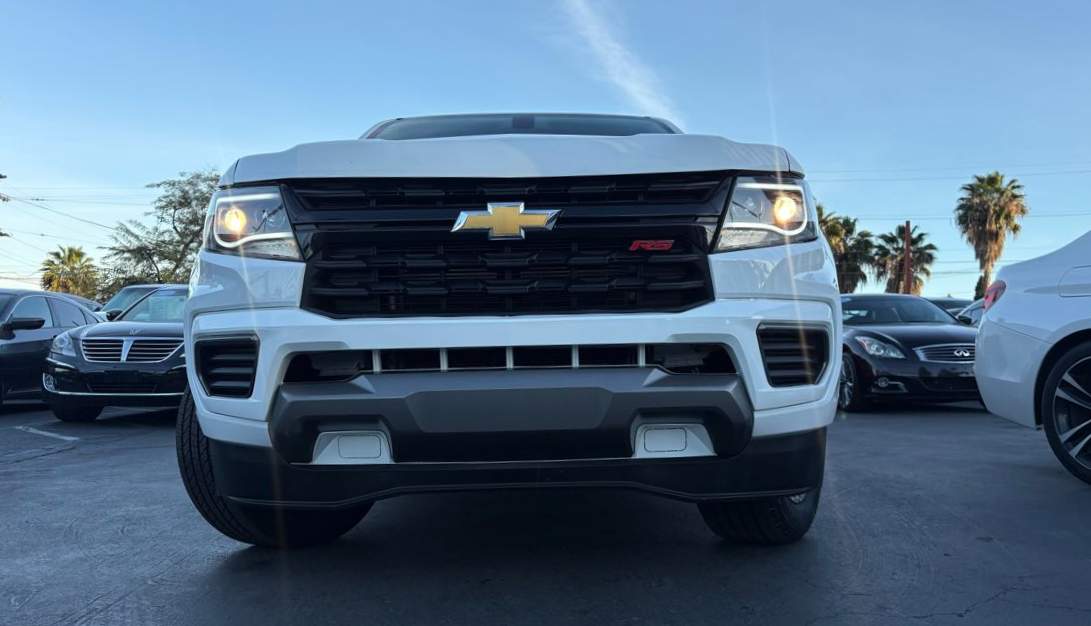 View vehicle photo 4