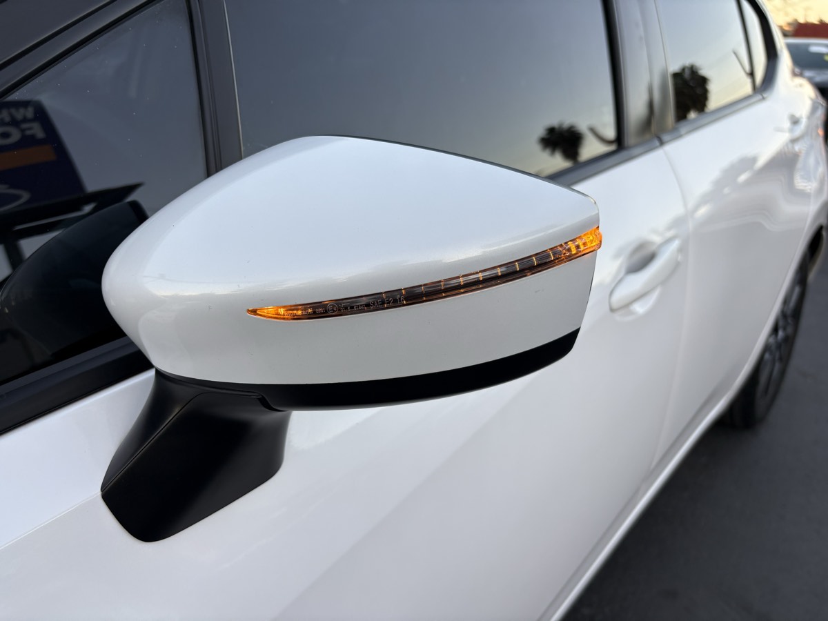 2021 Nissan Versa Sedan SV - Photo 11