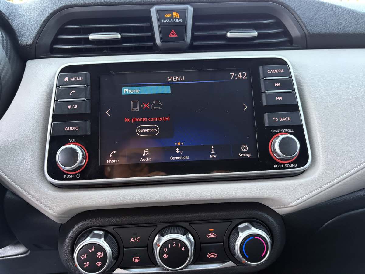 2021 Nissan Versa Sedan SV - Photo 32