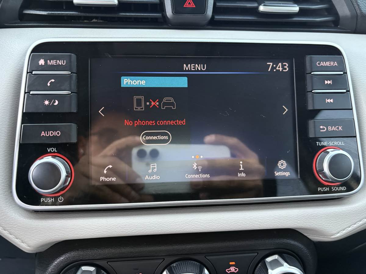 2021 Nissan Versa Sedan SV - Photo 37