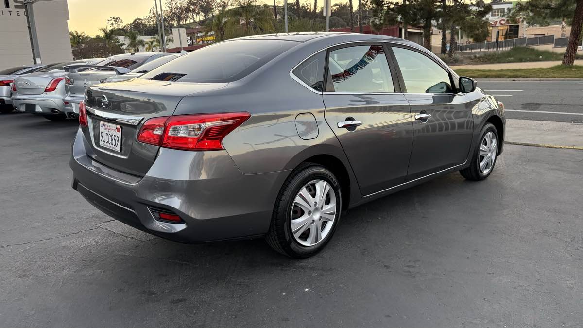 2016 Nissan Sentra S - Photo 7