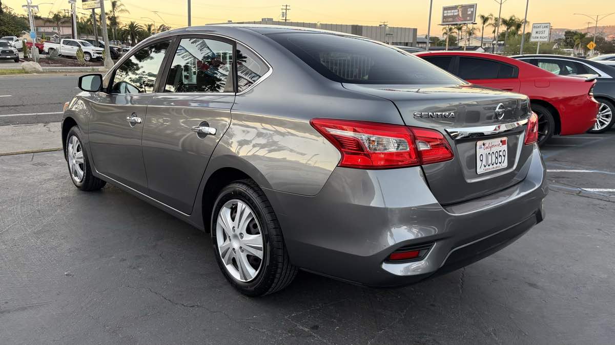 2016 Nissan Sentra S - Photo 9