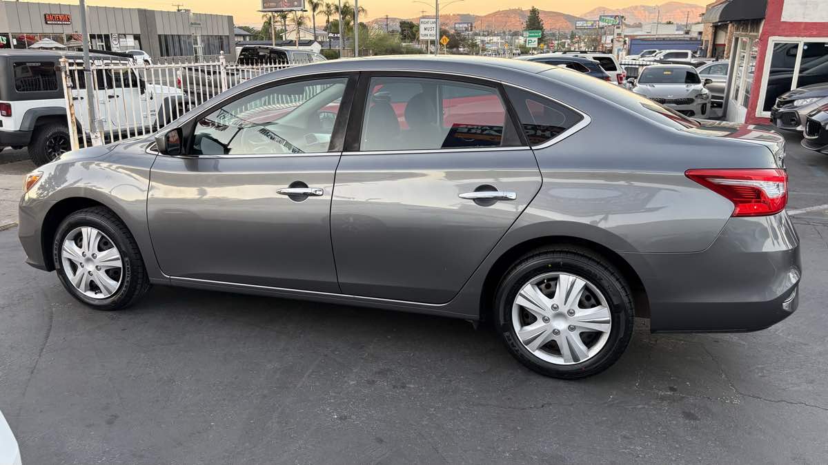 2016 Nissan Sentra S - Photo 10