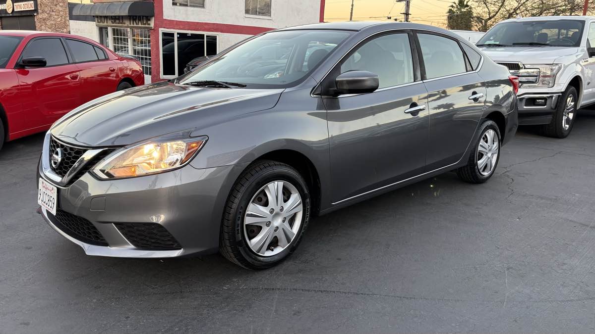 2016 Nissan Sentra S - Photo 11