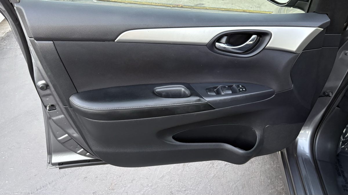 2016 Nissan Sentra S - Photo 13