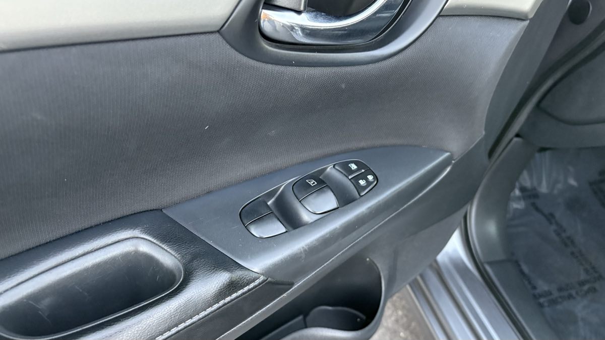 2016 Nissan Sentra S - Photo 14