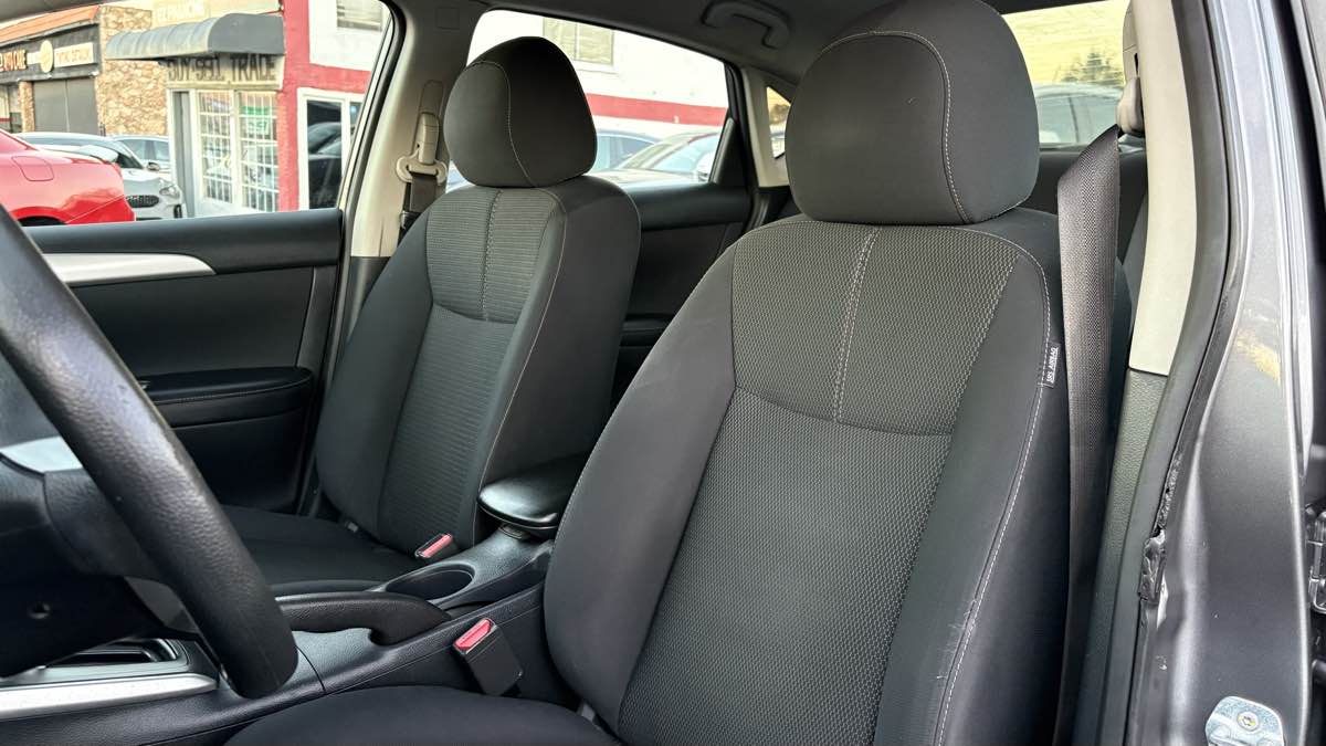 2016 Nissan Sentra S - Photo 16