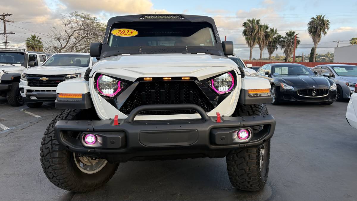 2025 Jeep Wrangler 4-Door Sahara - Photo 2