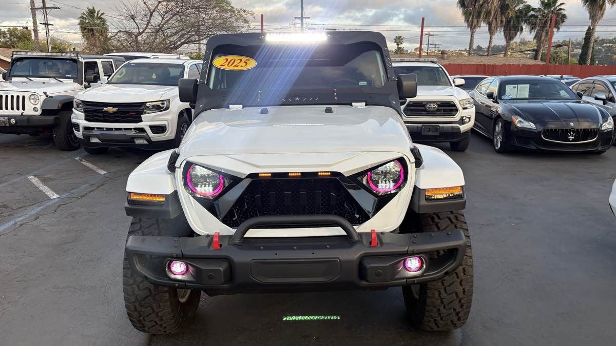 2025 Jeep Wrangler 4-Door Sahara - Photo 6