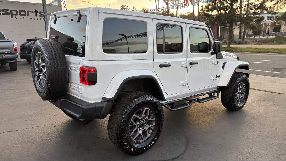 2025 Jeep Wrangler 4-Door Sahara - Photo 8