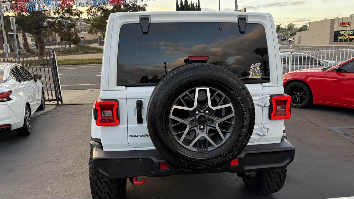 2025 Jeep Wrangler 4-Door Sahara - Photo 9